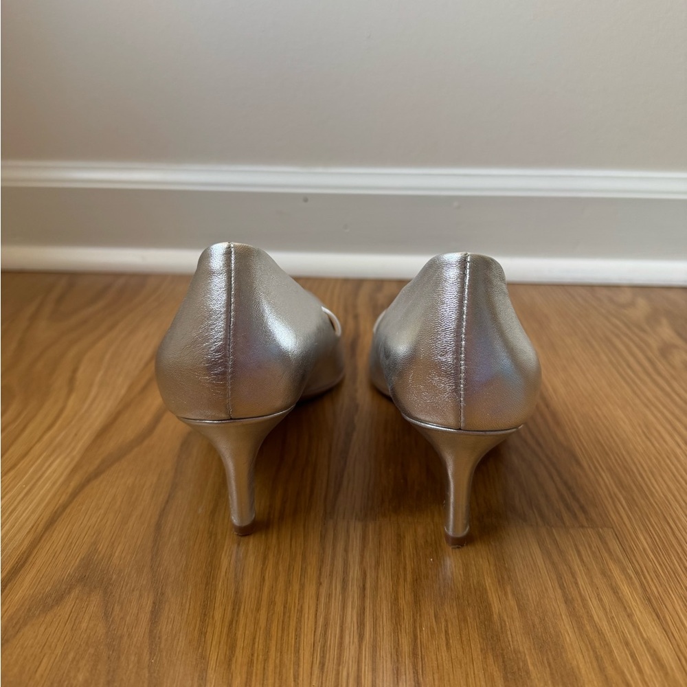 EUC Naturalizer Everly Pump Heels Silver Leather, Low Heel, Women's 8M - Picture 6 of 16